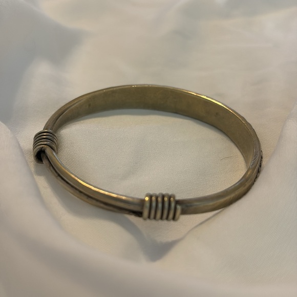 Elegant Antiqued Brass Chinese Repose Bracelet Size 7 3/4” - Picture 4 of 10